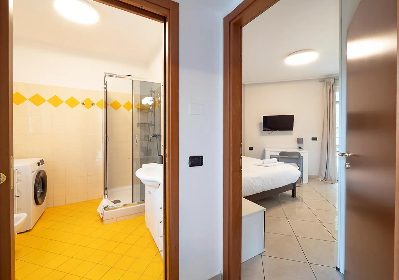Attico A Milano - 2 Terrazzi E Netflix Apartment 0*, Milan