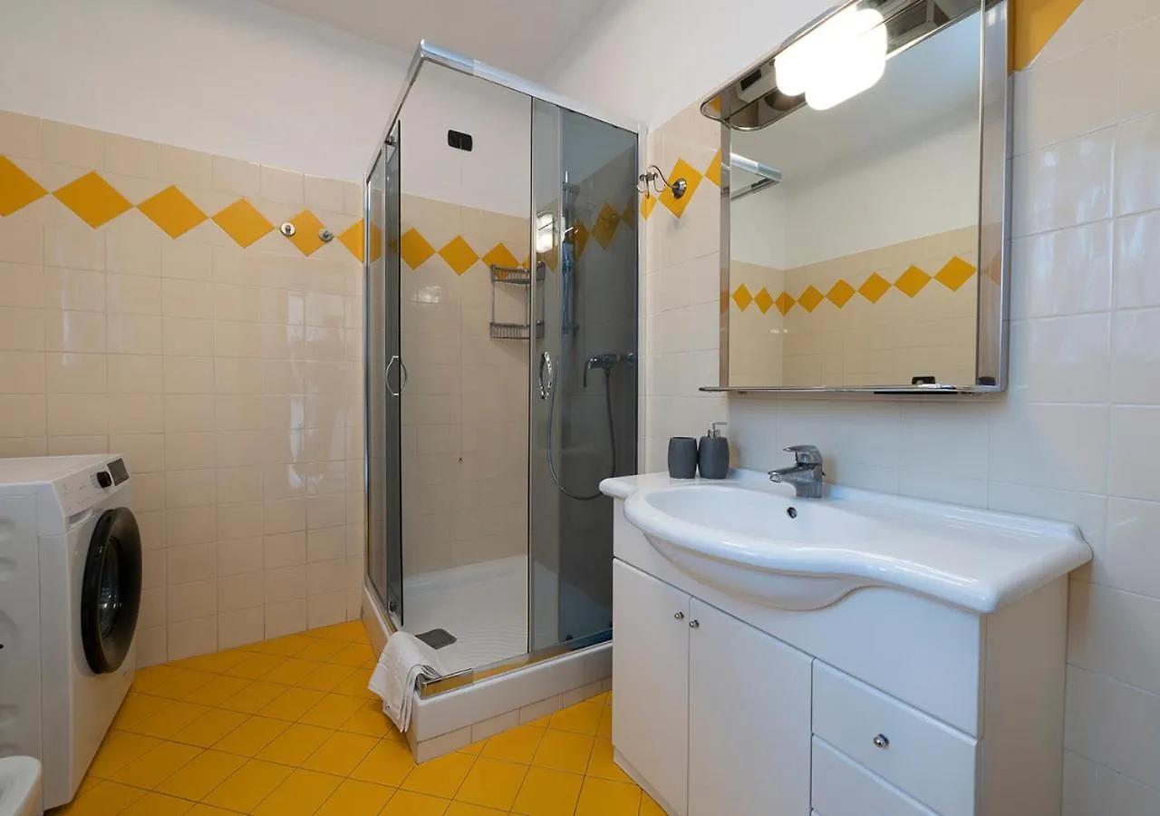Attico A Milano - 2 Terrazzi E Netflix Apartment 0*, Milan Italy